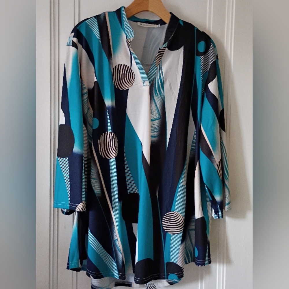 Abstract Teal & Navy V-Neck Tunic Top